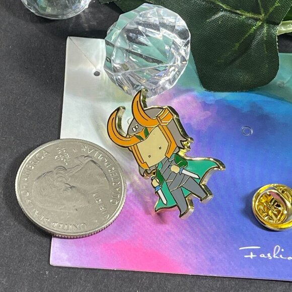 Loki Villain Lapel Pin Avengers Crown Thor Brooch Pin Accessories Jewelry Badge - Picture 3 of 9